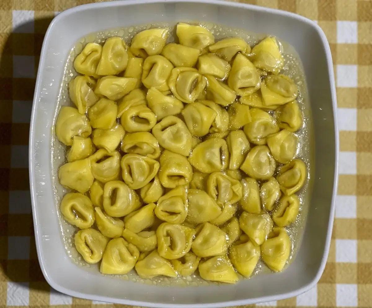 Tortellini emiliani in brodo di cappone