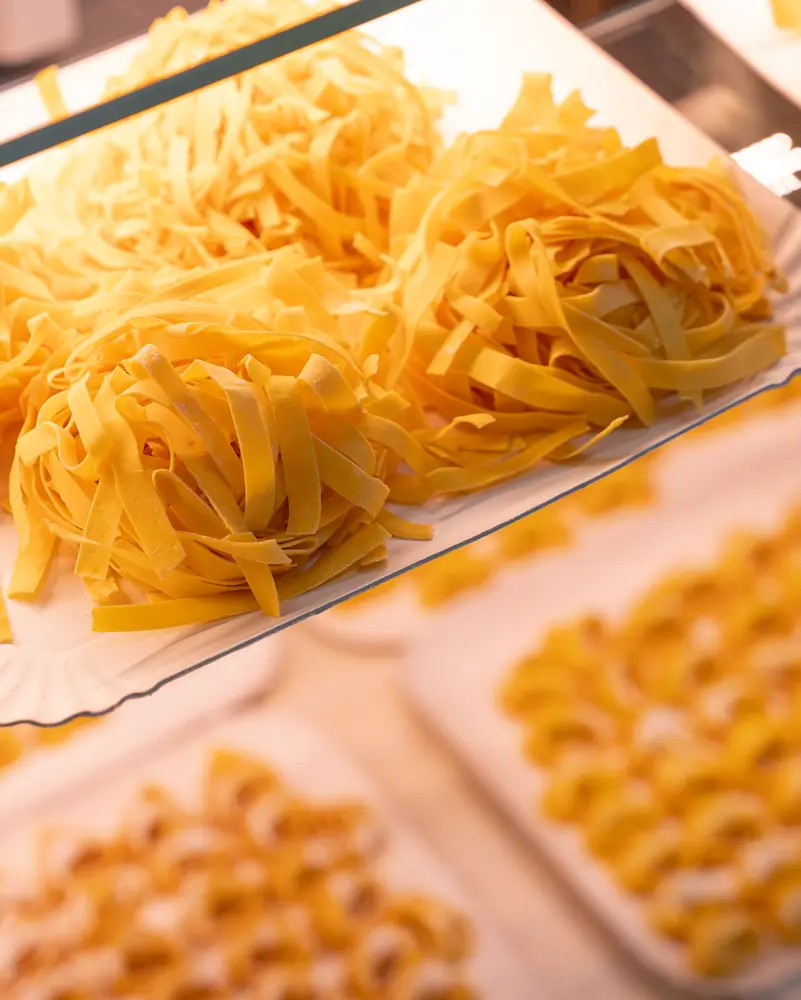 Vetrina con pasta fresca artigianale
